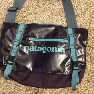 Patagonia Black Hole Messenger Bag
